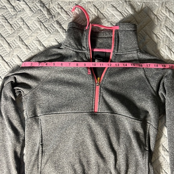 Grey Reebok athletic pull over - Picture 6 of 6